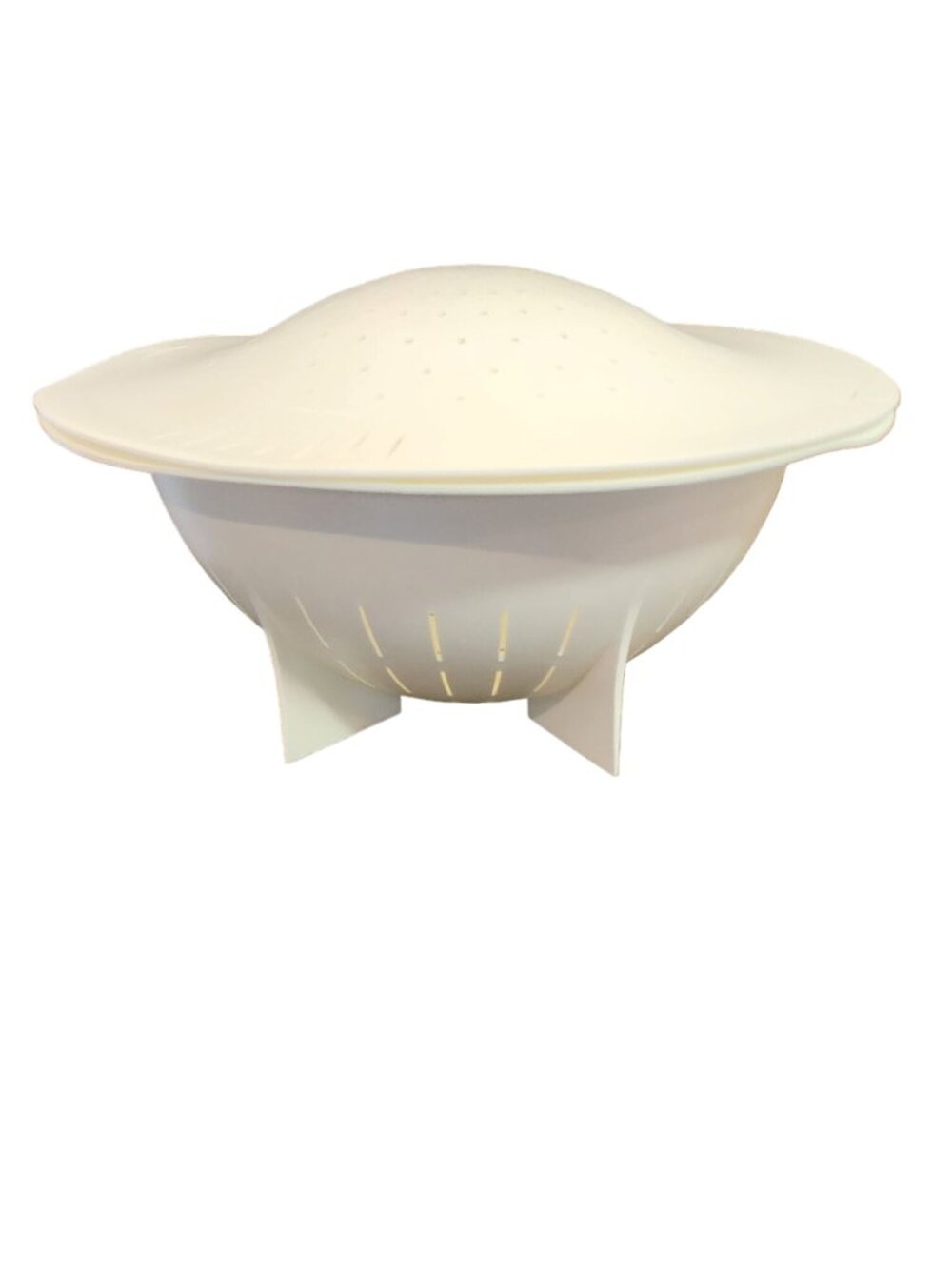 Tupperware XL Colander / Strainer has loose fitting lid